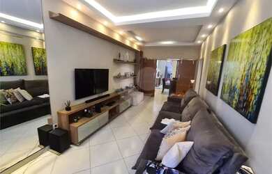 Imagem: A casa à venda possui 4 Dormitórios, 3 Banheiros, 4 Vagas