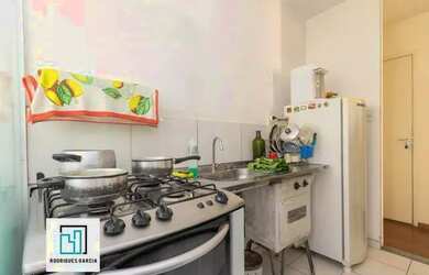 Imagem: O apartamento possui 2 Dormitórios, 1 Banheiro, 1 Vaga na garagem