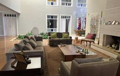 Imagem: A casa em condomínio possui 4 Dormitórios, 5 Banheiros, 4