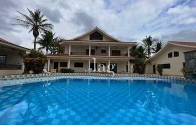 Imagem: A casa em condomínio possui 5 Dormitórios, 5 Banheiros, 5