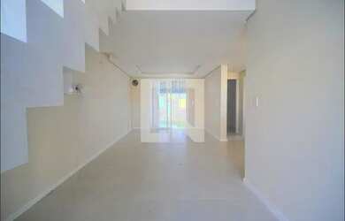 Imagem: A casa possui 3 Dormitórios, 3 Banheiros, 3 Vagas na garagem