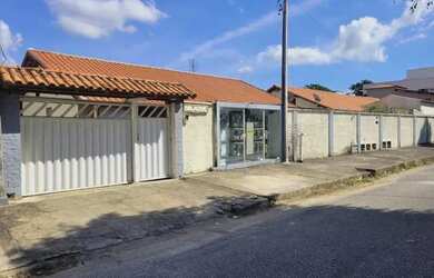 Imagem: A casa possui 2 Dormitórios, 1 Banheiro, 1 Vaga na garagem