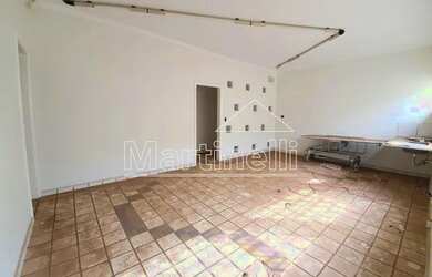 Imagem: O depósito possui 3 Vagas na garagem, 275m² de Área e está