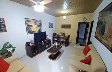 Imagem: A casa à venda possui 3 Dormitórios, 2 Banheiros, 2 Vagas