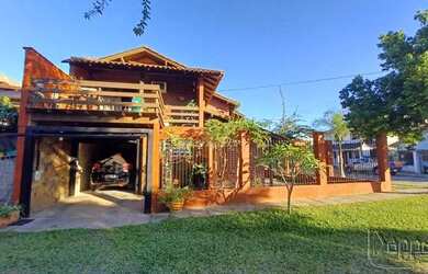 Imagem: A casa possui 2 Dormitórios, 2 Banheiros, 1 Vaga na garagem