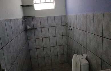 Imagem: A casa possui 2 Dormitórios, 1 Banheiro, 5 Vagas na garagem