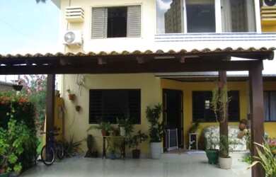 Imagem: A casa em condomínio possui 4 Dormitórios, 5 Banheiros, 3