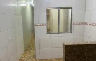 Imagem: A casa possui 2 Dormitórios, 1 Banheiro e está localizado