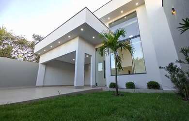 Imagem: A casa possui 3 Dormitórios, 4 Banheiros, 2 Vagas na garagem