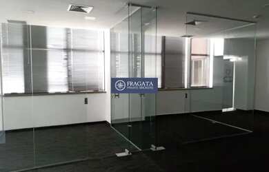 Imagem: O depósito possui 4 Vagas na garagem, 188m² de Área e está