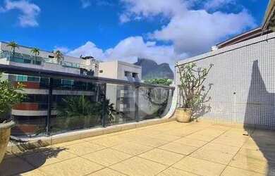 Imagem: A casa em condomínio possui 4 Dormitórios, 5 Banheiros, 3