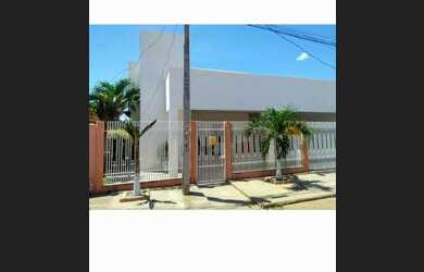 Imagem: A casa possui 2 Dormitórios, 1 Banheiro, 3 Vagas na garagem