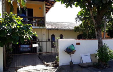 Imagem: A casa possui 5 Dormitórios, 5 Banheiros, 420m² de Área e