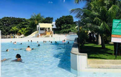 Imagem: O apartamento possui 1 Dormitório, Acomodam 5 pessoas, 1 Vaga