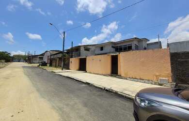 Imagem: A casa possui 5 Dormitórios, 4 Banheiros, 3 Vagas na garagem