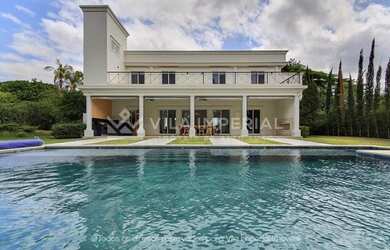 Imagem: A casa em condomínio possui 5 Dormitórios, 5 Banheiros, 5