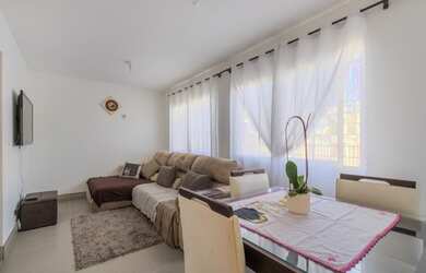 Imagem: A casa possui 3 Dormitórios, 3 Banheiros, 2 Vagas na garagem