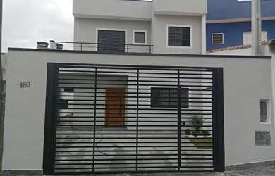 Imagem: A casa possui 3 Dormitórios, 3 Banheiros, 3 Vagas na garagem