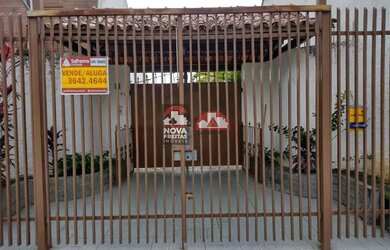 Imagem: A casa possui 4 Dormitórios, 2 Banheiros, 4 Vagas na garagem