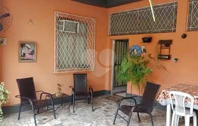 Imagem: A casa possui 3 Dormitórios, 1 Banheiro, 1 Vaga na garagem