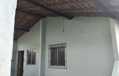 Imagem: A casa possui 3 Dormitórios, 2 Banheiros, 2 Vagas na garagem