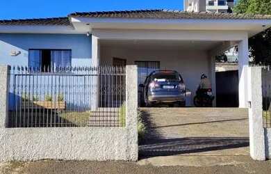 Imagem: A casa possui 3 Dormitórios, 2 Banheiros, 3 Vagas na garagem