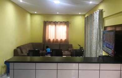 Imagem: A casa possui 2 Dormitórios, 1 Banheiro, 1 Vaga na garagem