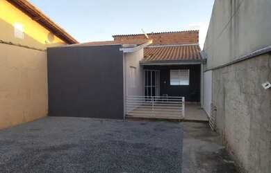 Imagem: A casa possui 2 Dormitórios, 1 Banheiro, 5 Vagas na garagem