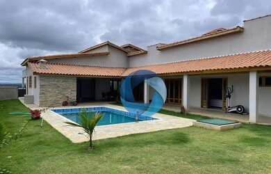 Imagem: A casa em condomínio à venda possui 4 Dormitórios, 4 Banheiros