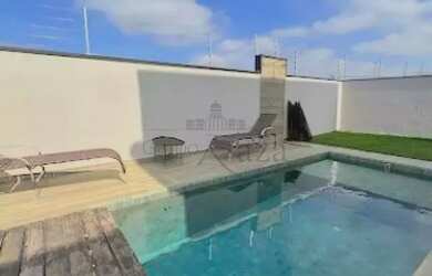 Imagem: A casa em condomínio possui 3 Dormitórios, 4 Banheiros, 2