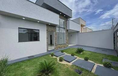 Imagem: A casa possui 2 Dormitórios, 2 Banheiros, 2 Vagas na garagem