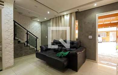 Imagem: A casa em condomínio possui 3 Dormitórios, 3 Banheiros, 2