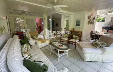 Imagem: A casa em condomínio possui 4 Dormitórios, 3 Banheiros, 2