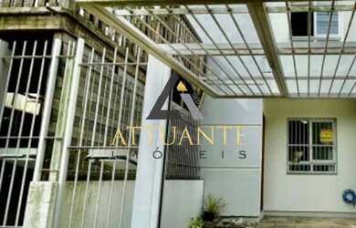 Imagem: A casa possui 2 Dormitórios, 2 Banheiros, 2 Vagas na garagem