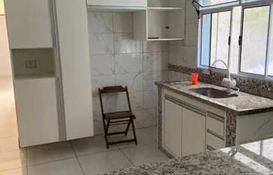 Imagem: A casa possui 3 Dormitórios, 2 Banheiros, 3 Vagas na garagem