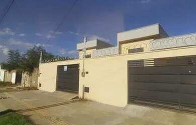 Imagem: A casa possui 2 Dormitórios, 1 Banheiro, 2 Vagas na garagem