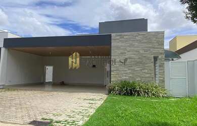 Imagem: A casa em condomínio possui 4 Dormitórios, 5 Banheiros, 2