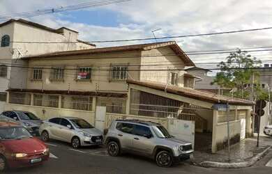 Imagem: O apartamento possui 3 Dormitórios, 1 Banheiro, 2 Vagas na