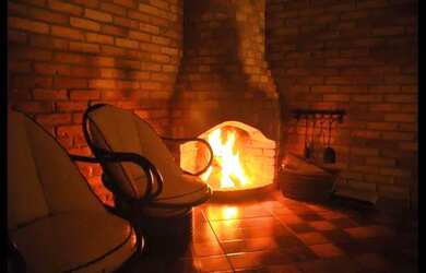 Imagem: A casa possui 2 Dormitórios, 2 Vagas na garagem e está localizado