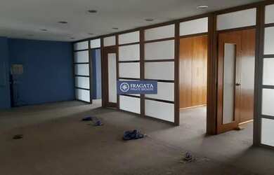 Imagem: O depósito possui 2 Vagas na garagem, 150m² de Área e está