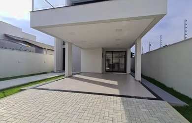 Imagem: A casa possui 3 Dormitórios, 2 Banheiros, 237.000m² de Área