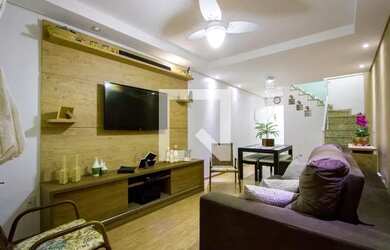 Imagem: A casa possui 3 Dormitórios, 4 Banheiros, 2 Vagas na garagem