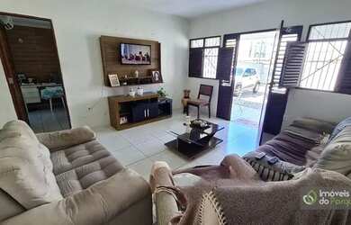 Imagem: A casa possui 5 Dormitórios, 3 Banheiros, 4 Vagas na garagem