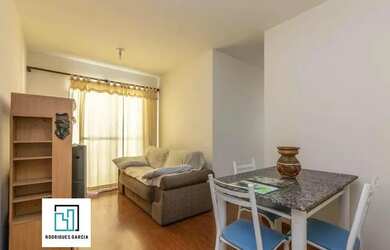 Imagem: O apartamento possui 2 Dormitórios, 1 Banheiro, 1 Vaga na garagem