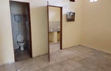 Imagem 4: Casa na Parangaba 600,00. Área de serviço, 1 Banheiroe1 Dormitório