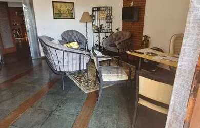 Imagem: A casa possui 5 Dormitórios, 3 Banheiros, 3 Vagas na garagem