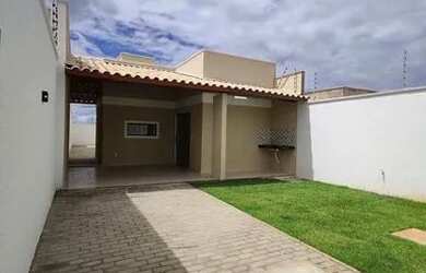 Imagem: A casa possui 2 Dormitórios, 3 Banheiros, 1 Vaga na garagem