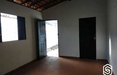 Imagem: A casa possui 3 Dormitórios, 1 Banheiro, 3 Vagas na garagem