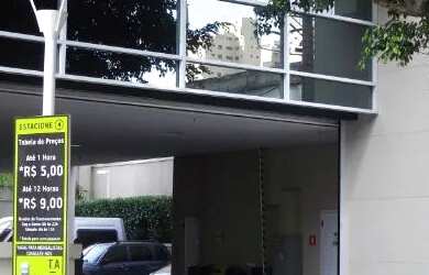 Imagem: O depósito possui 5 Vagas na garagem, 500m² de Área e está