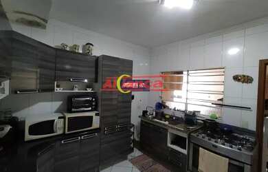 Imagem: A casa possui 4 Dormitórios, 4 Banheiros, 4 Vagas na garagem